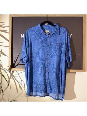 Blue Tropical Leaf Hunt Club Button Up Shirt Size L Rayon Summer